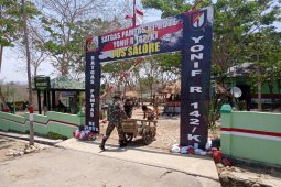 Satgas Pamtas Yonif Raider 142/KJ berikan pengetahuan kepada  pelintas batas negara