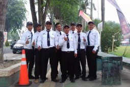 "Kapten" bus kapsul Koja Trans wajib berdasi
