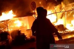 "Water cannon" dikerahkan bantu padamkan kebakaran Pasar Tanah Merah Bangkalan