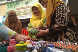Opicha craft "menyulap" sampah jadi rupiah