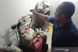 Petani Aceh Barat enggan jual minyak Nilam karena harga jual stabil