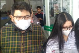 Dua anak Wali Kota Medan bungkam usai diperiksa KPK