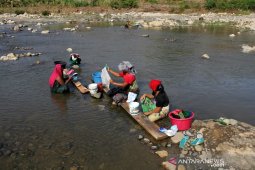 Memanfaatkan air sungai