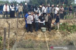 Bupati HST panen perdana budidaya ikan papuyu