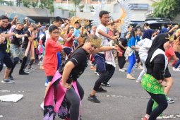 Puluhan penari ramaikan "car free day" kawasan Kambang Iwak, Palembang