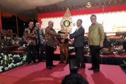 Pergelaran wayang kulit memainkan simbol kekinian akan lebih menarik