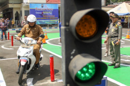 Bupati Sidoarjo jajal layanan "Smart Driving Test"