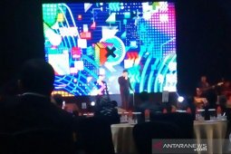 Fadly Padi hibur Konsumen PLN Sulselrabar di Makassar