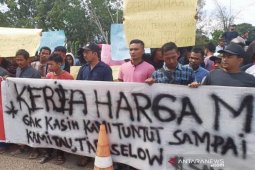 Warga lingkungan eks PT Arun demo tuntut lapangan pekerjaan