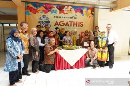 Agathis berikan bantuan perangkat laundry kepada mahasiswa PPKU IPB