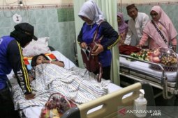 Kepala SD/SMP Kota Pasuruan beri santunan korban sekolah ambruk