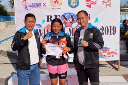 Perenang putri Jambi persembahkan tiga emas Porwil Sumatera 2019