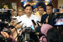 Luhut minta evaluasi kereta Jakarta-Surabaya