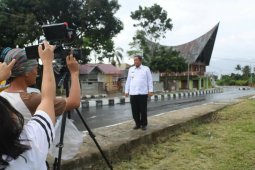 Bupati Samosir bintang tamu di Film Bonapasogit