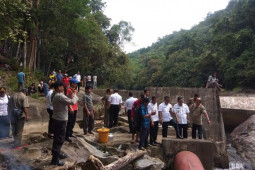Bupati Rupinus ingatkan lokasi berbahaya dipasang papan peringatan