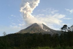 Gunung Merapi kembali keluarkan awan panas letusan setinggi 1.500 meter