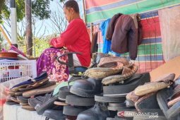 Rezeki Syahril di sepatu rusak