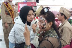 Seni lukis wajah mewarnai peringatan hari Pahlawan di Juanda