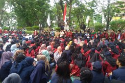 Mahasiswa Kalsel tuntut UU bidang Kefarmasian