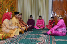 Kapolda Gorontalo yang baru jalani upacara adat "moloopu"