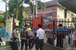 Tim laboratorium forensik lakukan olah TKP ledakan di Mapolrestabes Medan
