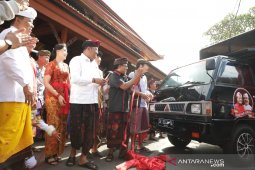 Bupati Gianyar serahkan armada sampah di Tarukan