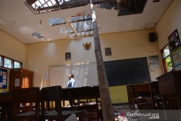 Pascakebakaran ruang kelas sekolah di Jombang