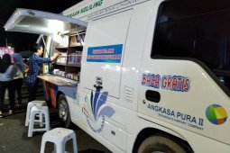 Perpustakaan keliling hadir di "car free night" Kota Jambi