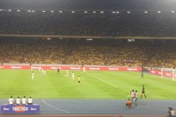 Indonesia vs Malaysia diwarnai insiden saling lempar antarsuporter