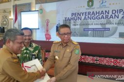 Sutarmidji serahkan DIPA 2020 kepada pemkab dan pemkot