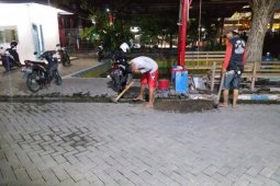 Fiber optik mulai dipasang di kawasan pinggiran Kota Surabaya