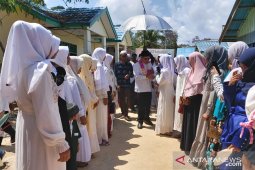Hadiri maulid, bupati sapa warga Pulau Laut Selatan