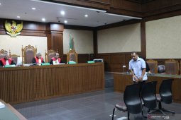 Nelayan penyuap Gubernur Kepulauan Riau dituntut 2 tahun penjara dan denda Rp50 juta