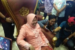 Seorang wartawan "kesurupan" mengejutkan wali kota yang ulang tahun