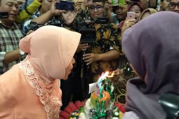 Wartawan "kesurupan" saat merayakan ultah Wali Kota Risma