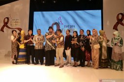 Desainer Ivan Gunawan sarankan Jatim giat promosi batik di Jakarta
