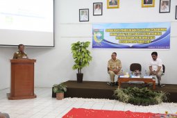 Regent guarantees easy licensing in Tanah Laut