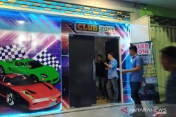 Penggerebekan tempat judi, pengelola sebarkan kupon untuk menarik masyarakat