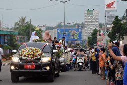 Bupati Irna dan Kejari Pandeglang ikuti Pawai Panjang Mulud