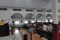 Pastor Bastian lantik panitia pembangunan gereja Paroki Rumengkor