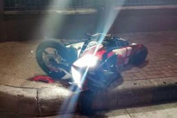 Nabrak pagar apartemen, penumpang sepeda motor tewas di tempat