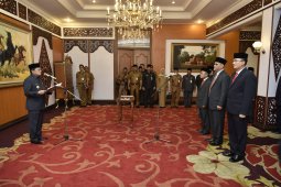 Gubernur Jambi mengganti Kadisdik di Hari Guru