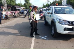 Pengendara motor  tewas usai tabrak minibus