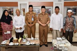 Marbot mesjid dan guru TPA HSS diberangkatkan umrah