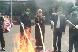 Kejari Bandarlampung musnahkan barang bukti tindak kriminalitas