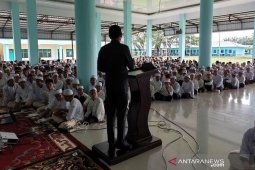 Dinas Pendidikan Dayah dan polisi sosialisasi bahaya narkoba di Al-Muslimun