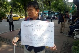 Seorang tunanetra yang terperosok di Stasiun Cikini akan gugat KCI