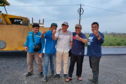 Gubernur pantau langsung pengaspalan terminal baru