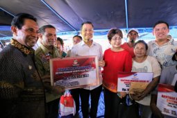 Mensos serahkan bantuan Rp1,19 miliar kepada korban gempa