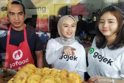 Musim hujan pesanan nasi padang meningkat dengan layanan GoFood